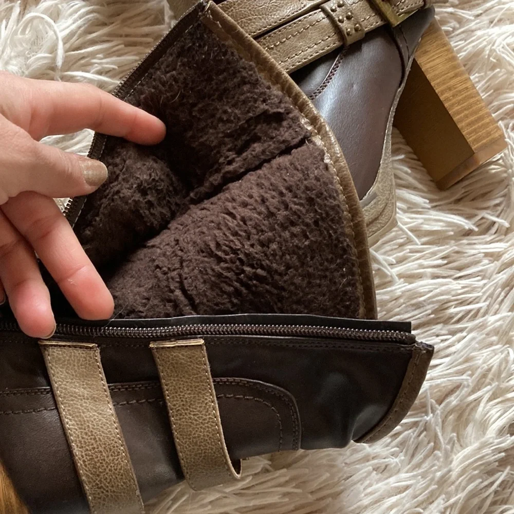 NEW! Women’s leather heeled boots - Picture 3 of 3